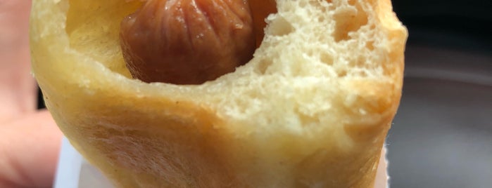 Shipley donuts is one of Lugares favoritos de SilverFox.