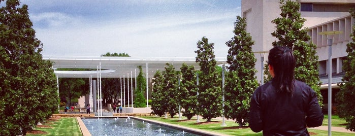 The University of Texas at Dallas (UTD) is one of Lugares favoritos de Ashok.