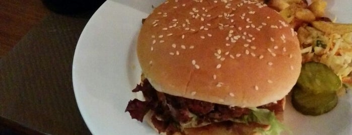 The Moose is one of Best Burger in Paris.