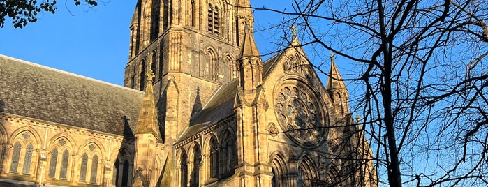 St. Mary's Cathedral is one of Lieux qui ont plu à Helen.