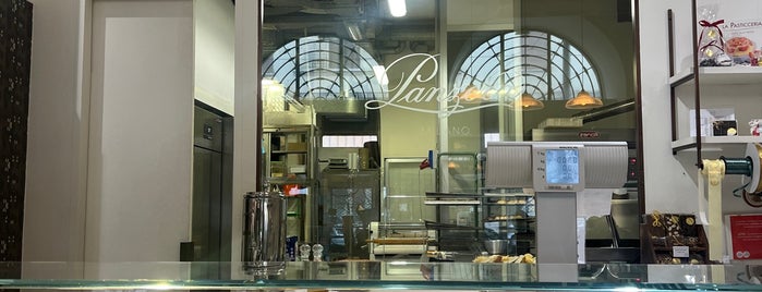 Panzera Milano is one of I panettoni milanesi.