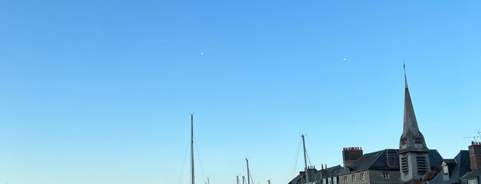 L'Écailleur is one of Honfleur.