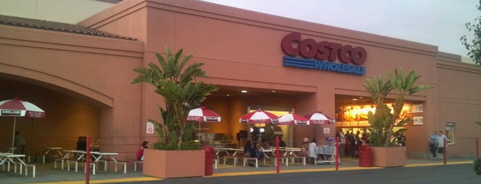 Costco Wholesale is one of Orte, die Monique gefallen.
