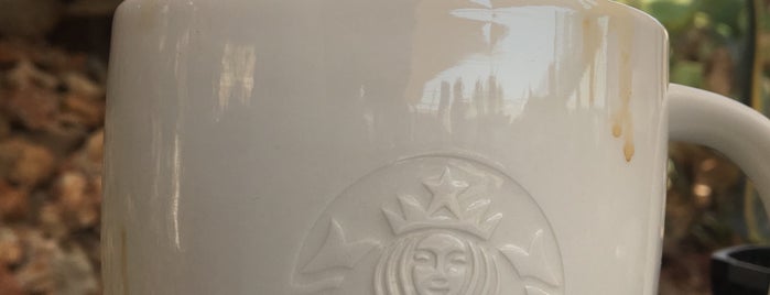 Starbucks is one of Orte, die Rakan gefallen.