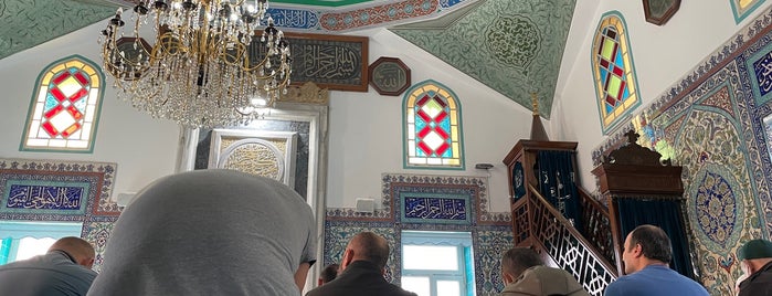 Bahçelievler Merkez Camii is one of Tempat yang Disukai BORA  ON.