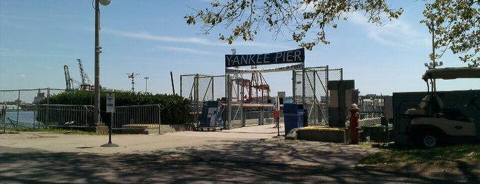 Yankee Pier is one of สถานที่ที่บันทึกไว้ของ Kimmie.