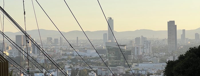 Cerro de La Paz is one of Para volver.