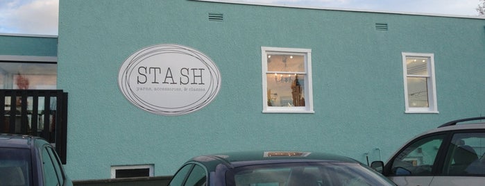 Stash Needle Art Lounge is one of สถานที่ที่ Kevin ถูกใจ.