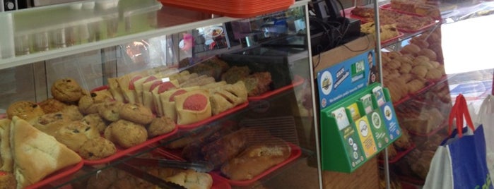 Panaderia Colombiana Jary is one of Posti che sono piaciuti a Eyleen.