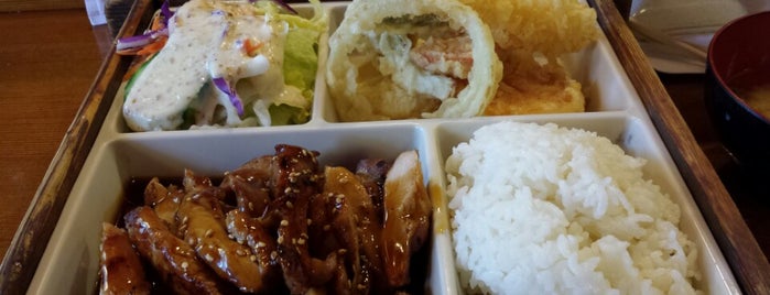 Ginza | Japanese Sushi Restaurant is one of Tempat yang Disukai David.