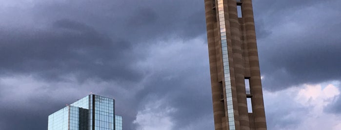 Reunion Tower is one of Flavia'nın Beğendiği Mekanlar.