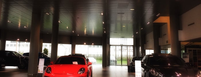 Centre Porsche Vélizy is one of Lieux qui ont plu à Eric T.