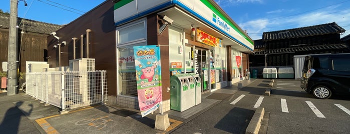 FamilyMart is one of 知多半島内の各種コンビニエンスストア.