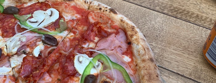 The Captain Of Aireys Woodfired Pizza is one of Aireys Inlet.