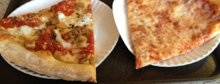 J&B Pizza is one of Tempat yang Disimpan Lizzie.