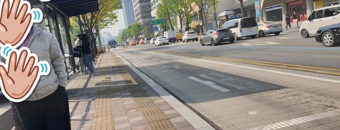 숙대입구역 (03-009) is one of Bus Stop.