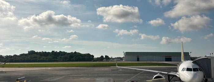 Brunei International Airport (BWN) is one of Lieux qui ont plu à Pinky.