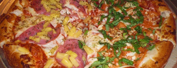 Giovanni's Pizza is one of Tempat yang Disimpan Michael.