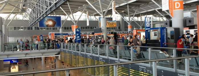 Aeropuerto de Varsovia-Chopin (WAW) is one of World Airports.