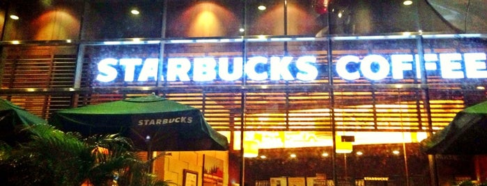 Starbucks is one of Orte, die Claudia gefallen.