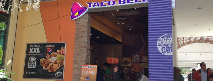 Taco Bell is one of Tempat yang Disukai Andrea.