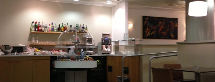 Sala Monteverdi VIP Lounge is one of Lugares guardados de Orietta.