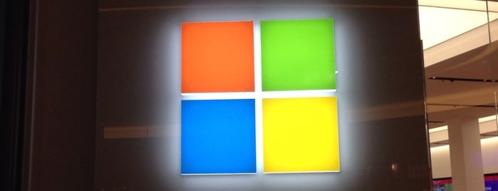 Microsoft Store is one of Tempat yang Disukai Theo.