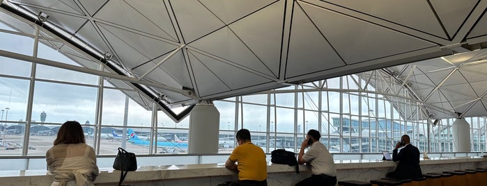 The Wing is one of oneworld lounges.
