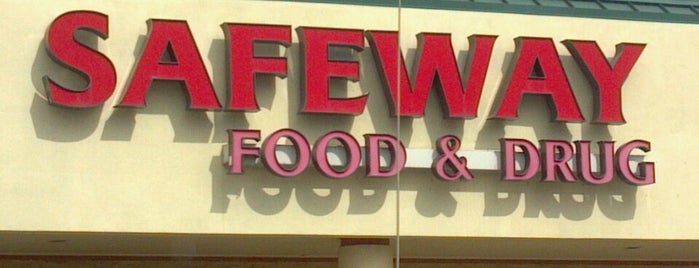 Safeway is one of สถานที่ที่ Tom ถูกใจ.