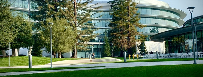 Apple Wolfe Campus is one of Lieux qui ont plu à Spoon.