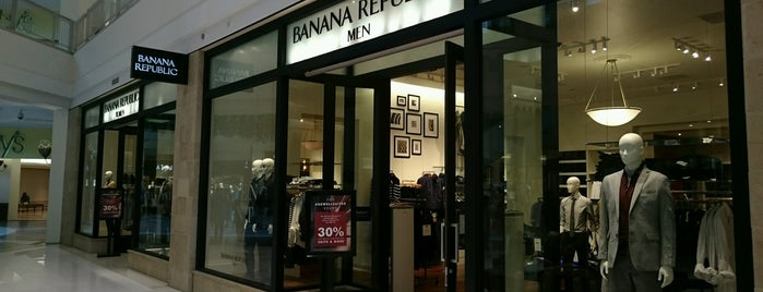 Banana Republic is one of Orte, die Tom gefallen.