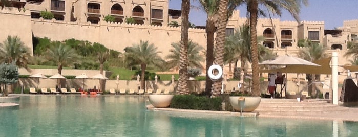 Qasr Al Sarab Pool is one of สถานที่ที่บันทึกไว้ของ Jean-marc.