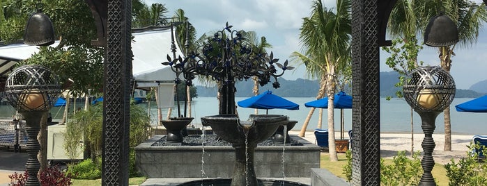 The St. Regis Langkawi is one of Locais curtidos por Anton.