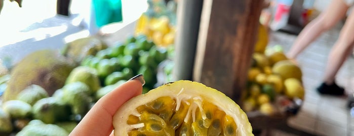 Fruit Market is one of Sri Lanca.