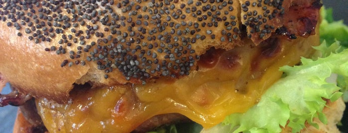 OMA Bistró is one of Posti che sono piaciuti a We Love Veggie Burgers.