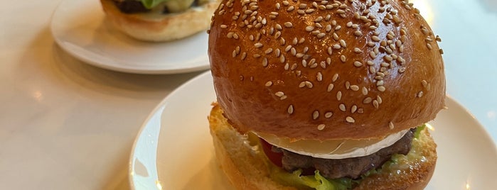 The Burger Hearts is one of Z33'ın Kaydettiği Mekanlar.