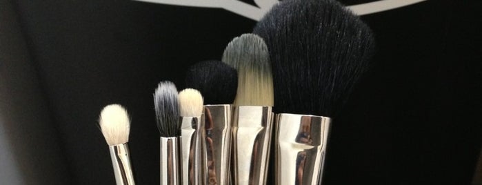 MAC Cosmetics is one of Bieykaさんのお気に入りスポット.