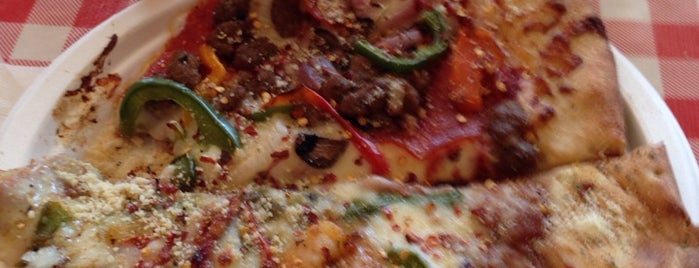 Rosso Oro's Pizzeria is one of Posti che sono piaciuti a Emre.