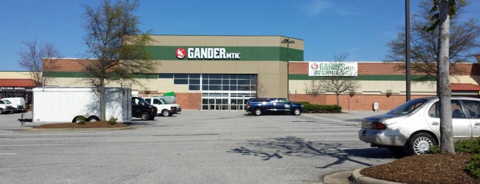 Gander Mountain is one of Ryanさんのお気に入りスポット.