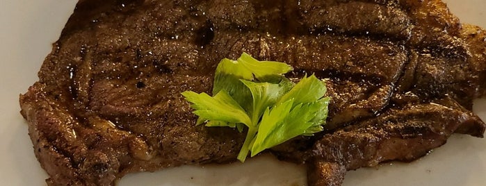 Toro Steakhouse is one of Orte, die Moni gefallen.