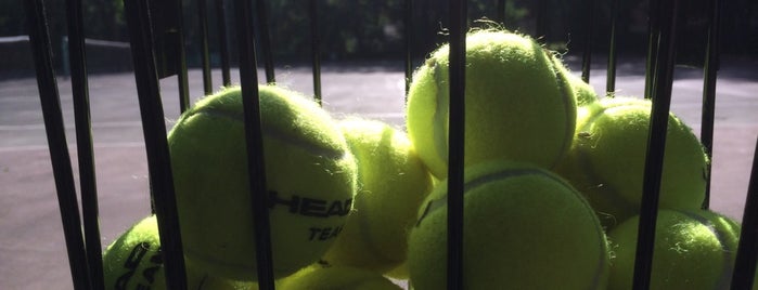 Теннисный клуб «Шахтёр» is one of สถานที่ที่ Lidia ถูกใจ.