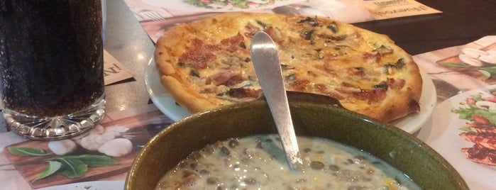 Jenos Pizza Corferias is one of Comida.
