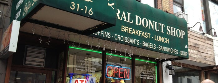 Doral Donut Shop is one of สถานที่ที่ Mervin ถูกใจ.