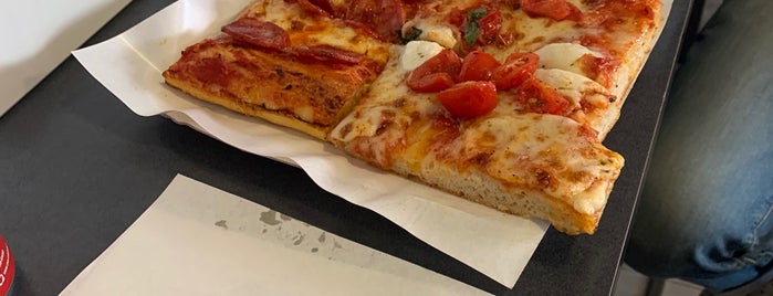 Cip Ciap Pizza is one of Venezia.