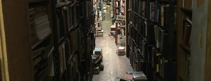 Port Richmond Books is one of Anthony'un Kaydettiği Mekanlar.