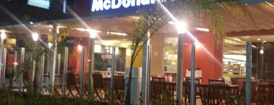 McDonald's is one of Lieux qui ont plu à Robson.