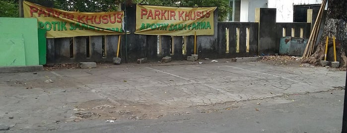 Apotik Sana Farma is one of Guide to Semarang's best spots.