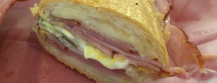 Enriqueta's Sandwich Shop is one of Posti che sono piaciuti a Thelocaltripper.