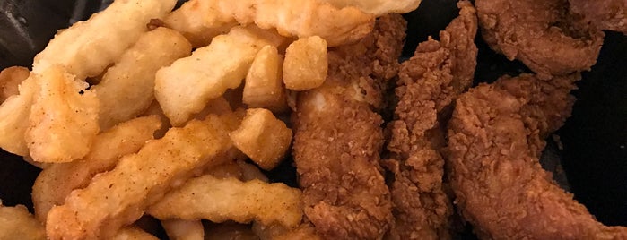 Zaxby's Chicken Fingers & Buffalo Wings is one of Thelocaltripper : понравившиеся места.