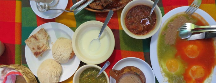 Los Portales de Suchitlán is one of Posti che sono piaciuti a Teresa.